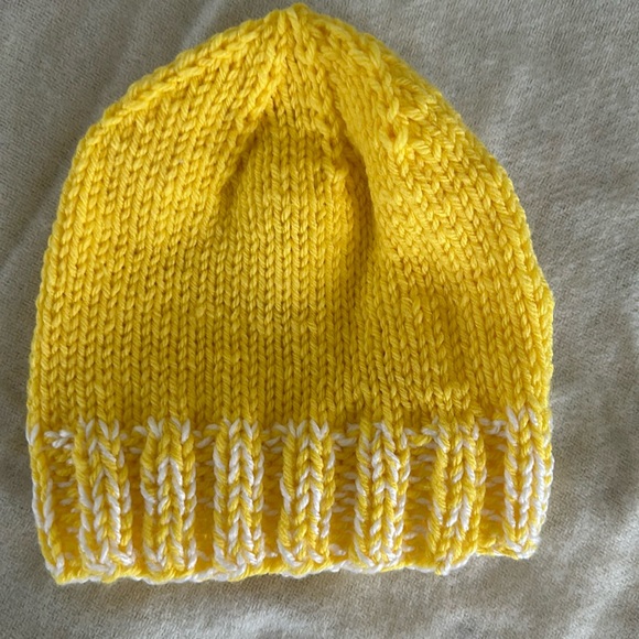 Accessories - Hand-knit beanie in yellow